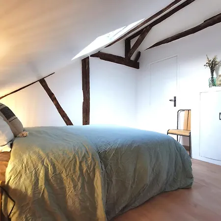 Deux Pieces Sous Les Toits