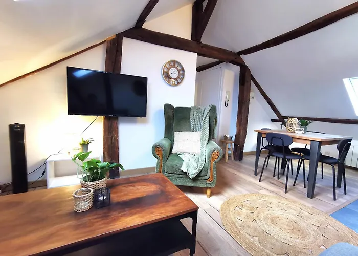 Deux Pieces Sous Les Toits *