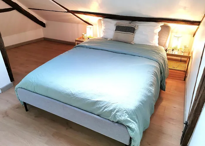 Deux Pieces Sous Les Toits