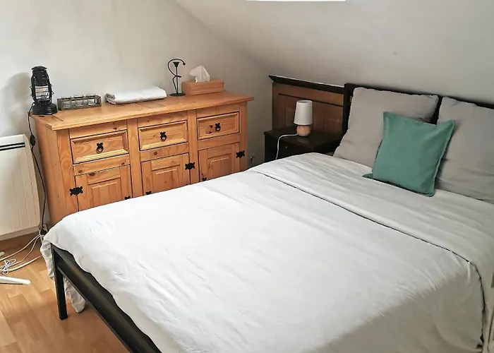 Deux Pieces Sous Les Toits *