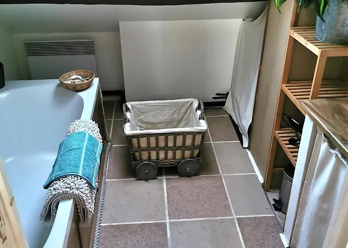 Deux Pieces Sous Les Toits *